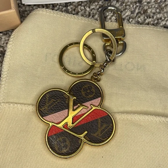 Authentic Louis Vuitton into the flower ltd. edition keychain box dust bag & COA - Picture 10 of 10